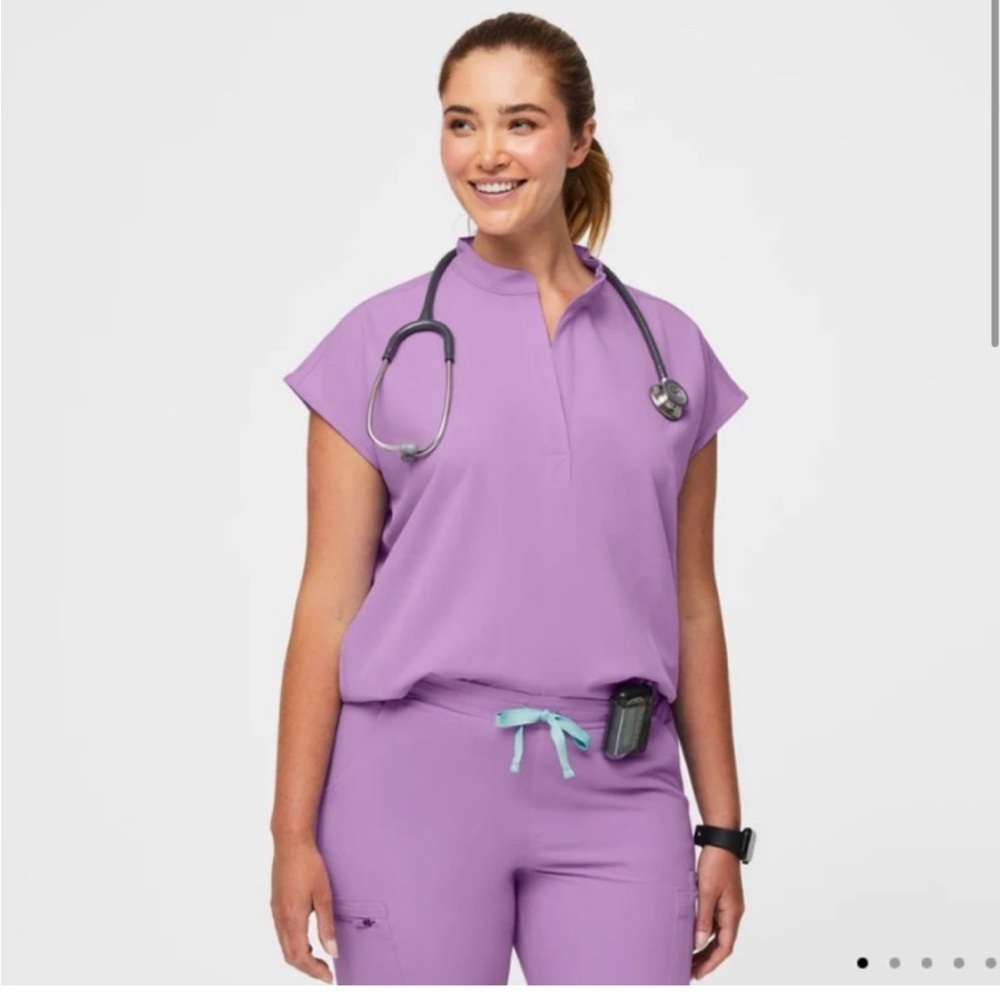ISO Rafaela lilac scrub top XXS